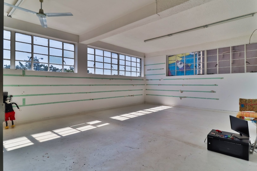 To Let  Bedroom Property for Rent in Woodstock Western Cape
